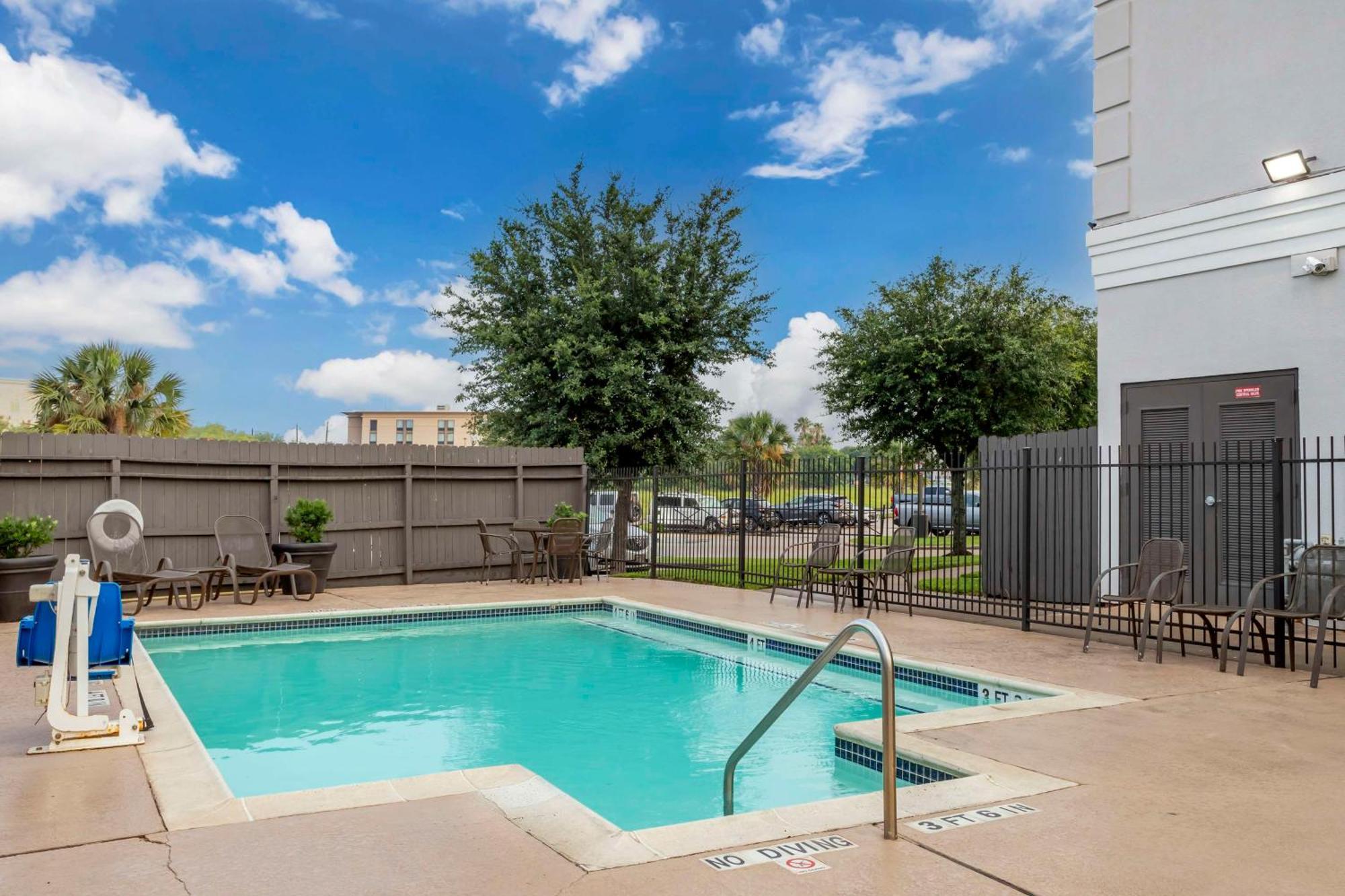 Best Western Plus Hobby Airport Inn And Suites Houston Exteriör bild